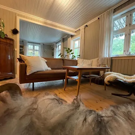 別荘 Unikt Skipperhus Med Honer I Hagen Hvaler