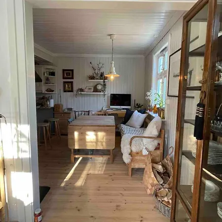 別荘 Unikt Skipperhus Med Honer I Hagen Hvaler
