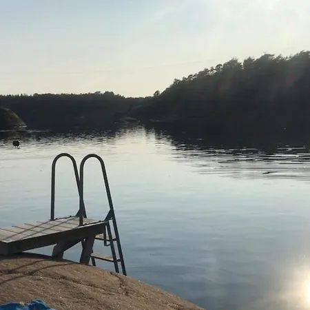 Unikt Skipperhus Med Honer I Hagen Holiday home Hvaler
