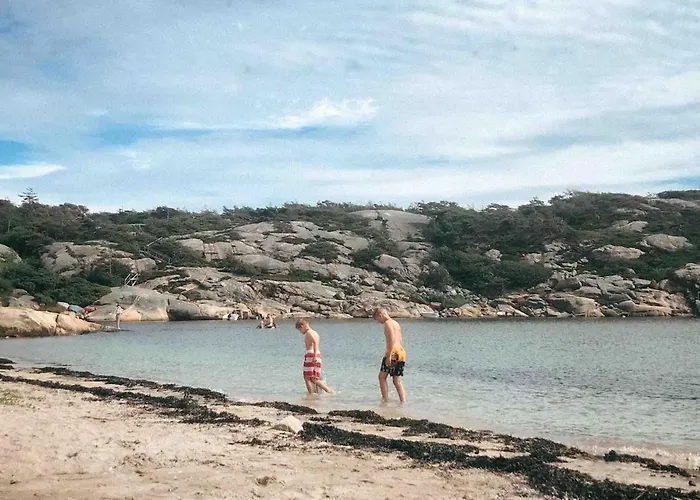 Holiday home Unikt Skipperhus Med Honer I Hagen Hvaler