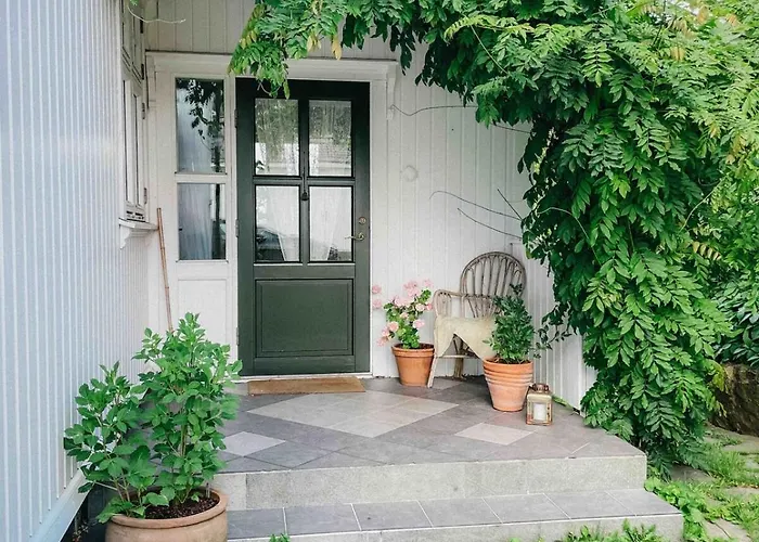 Unikt Skipperhus Med Honer I Hagen Holiday home Hvaler