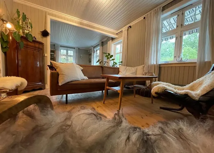 Holiday home Unikt Skipperhus Med Honer I Hagen Hvaler