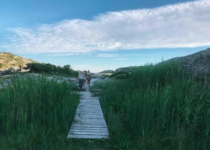 Holiday home Unikt Skipperhus Med Honer I Hagen *
