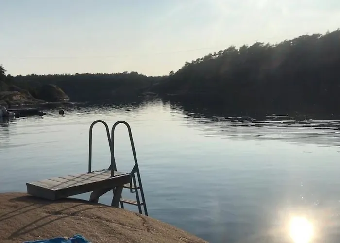 Unikt Skipperhus Med Honer I Hagen Holiday home Hvaler