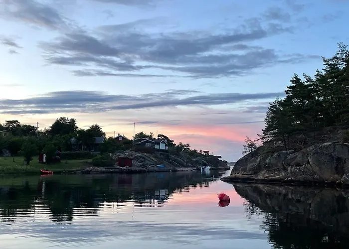 Unikt Skipperhus Med Honer I Hagen Holiday home Hvaler