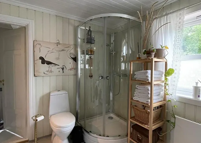 Unikt Skipperhus Med Honer I Hagen Holiday home Hvaler